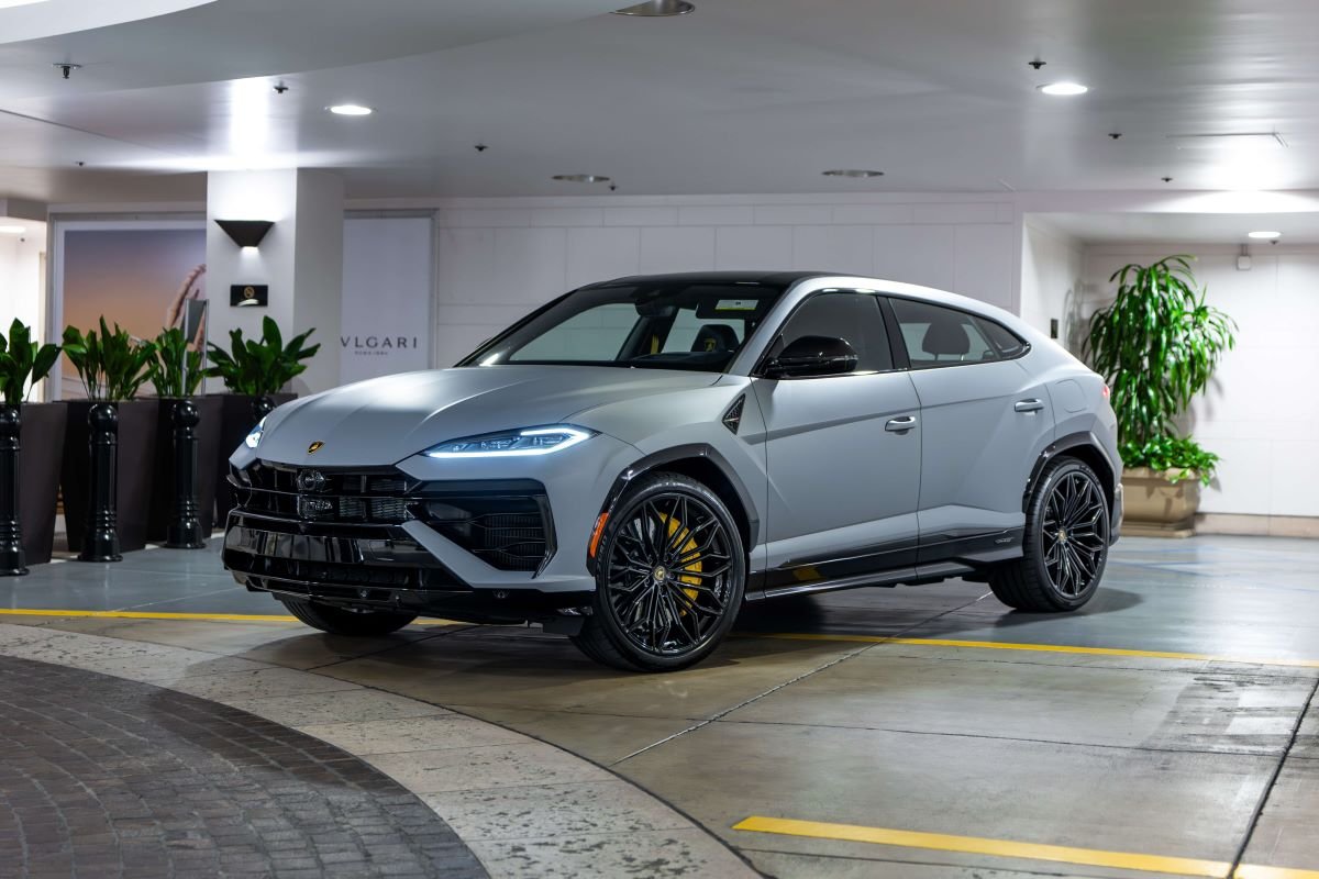 Lamborghini Urus SE 2025 Rental in LA Lamborghini Urus SE 2025 Rental in LA