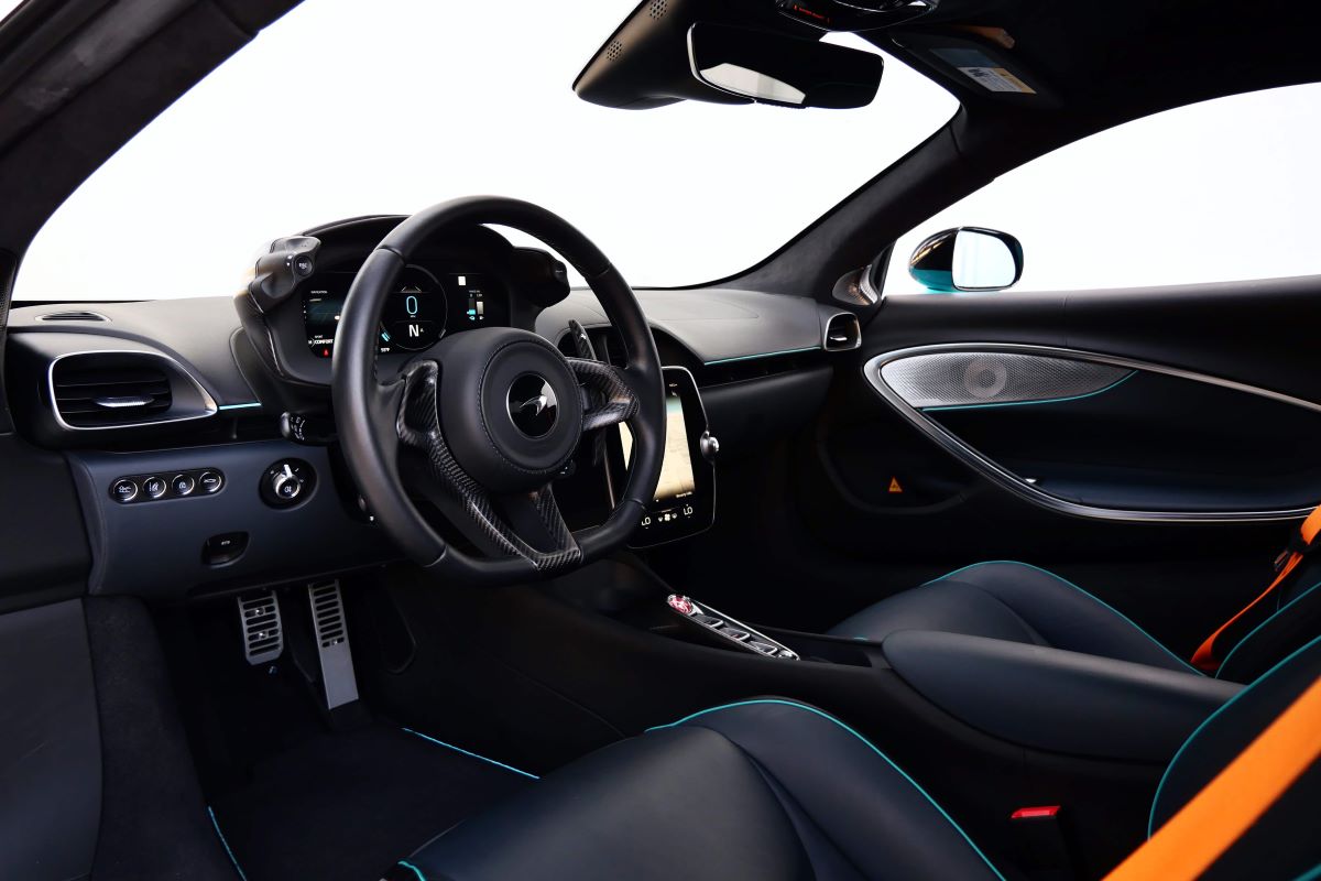 Rent a McLaren Artura in Los Angeles