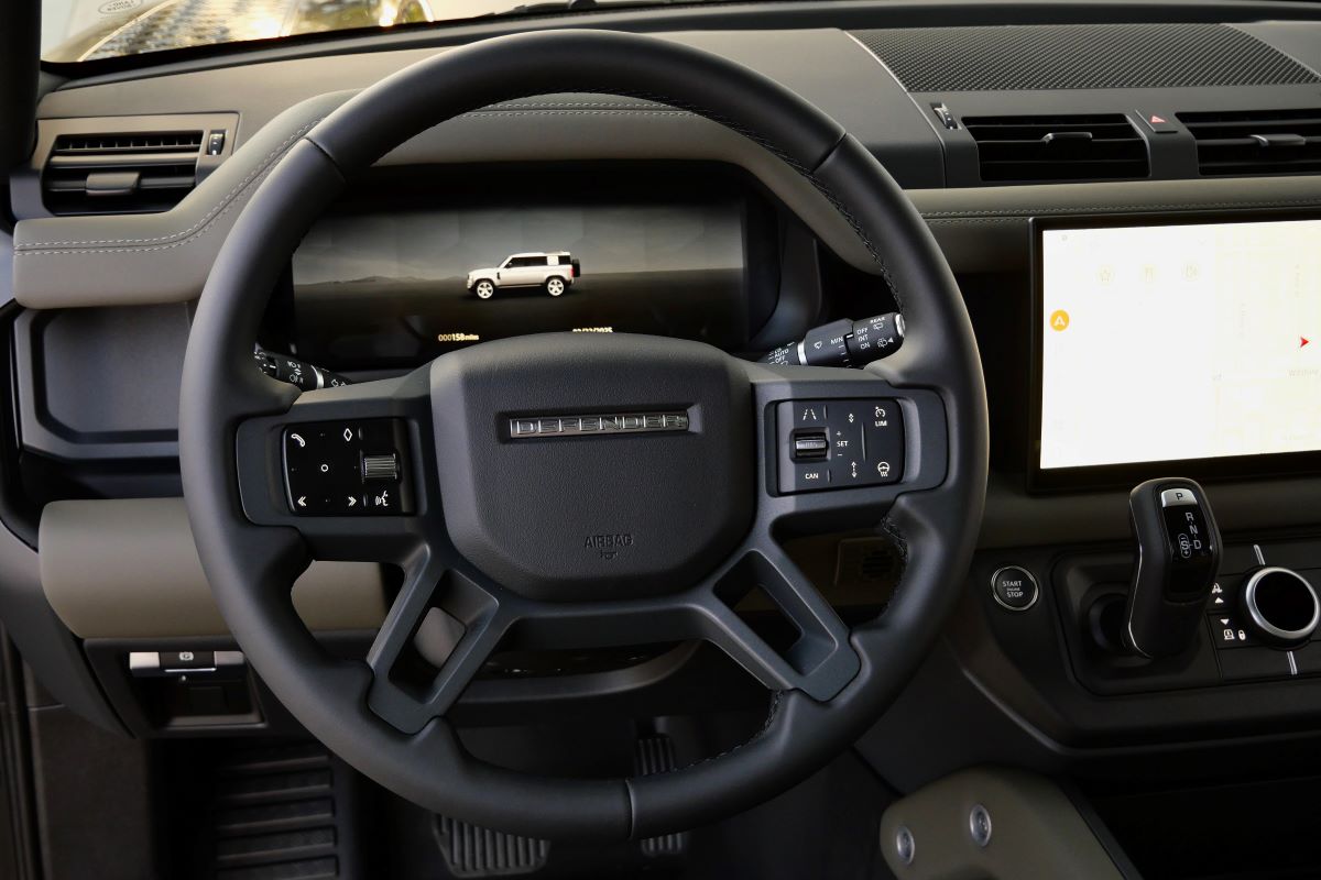Rent Range Rover Defender X-Dynamic 2025 in LA Rent Range Rover Defender X-Dynamic 2025 in LA