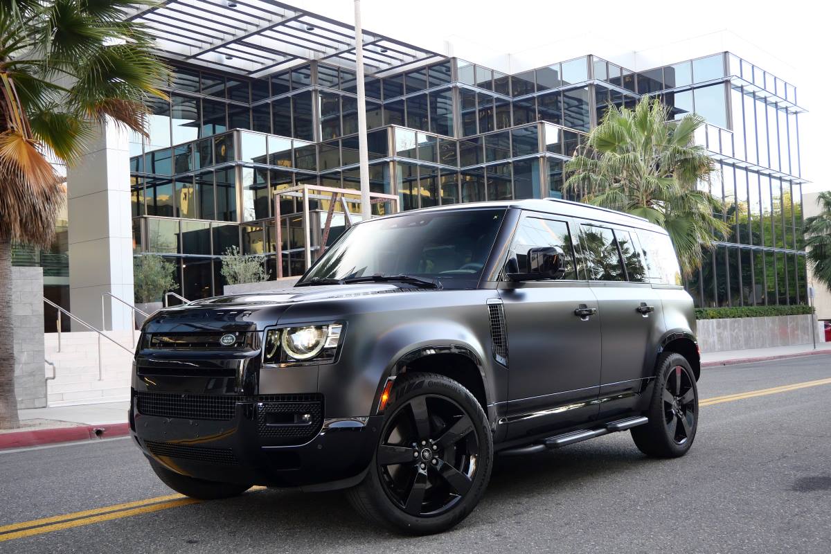 Rent Range Rover Defender X-Dynamic 2025 in Los Angeles Rent Range Rover Defender X-Dynamic 2025 in Los Angeles
