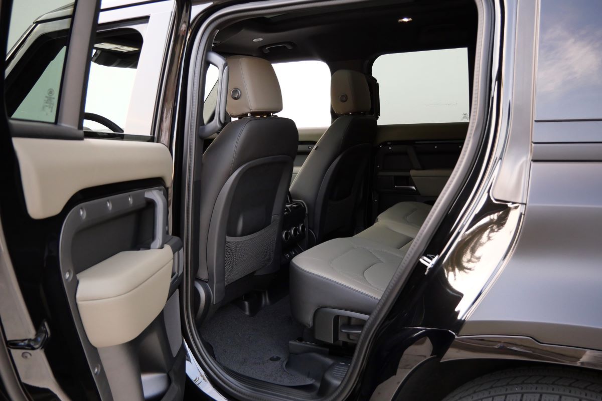 Rent Range Rover Defender X-Dynamic 2025 in LAX Rent Range Rover Defender X-Dynamic 2025 in LAX
