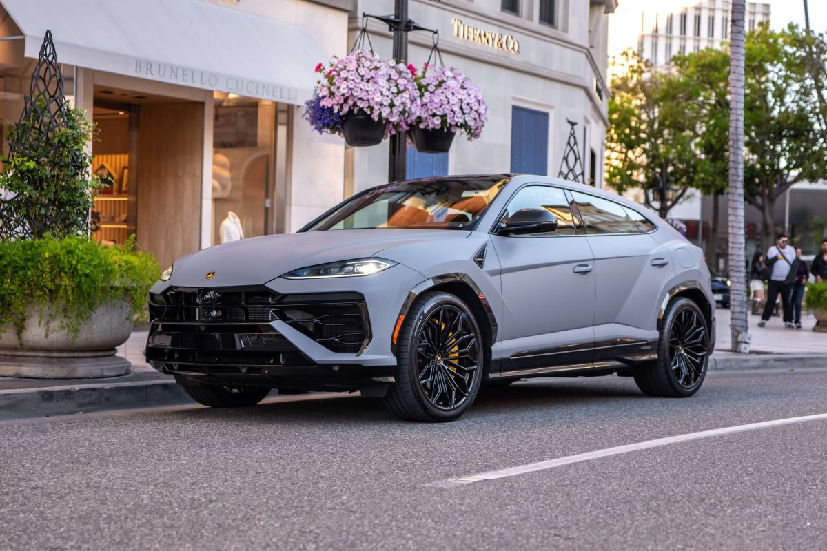Lamborghini Urus SE 2025 for Rent in Los Angeles Lamborghini Urus SE 2025 for Rent in Los Angeles
