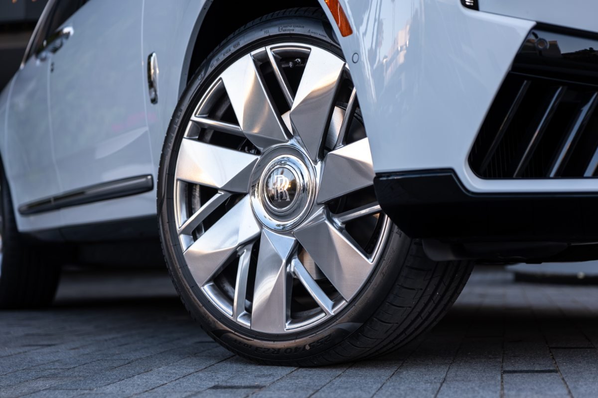 Rolls Royce Cullinan rental in Los Angeles