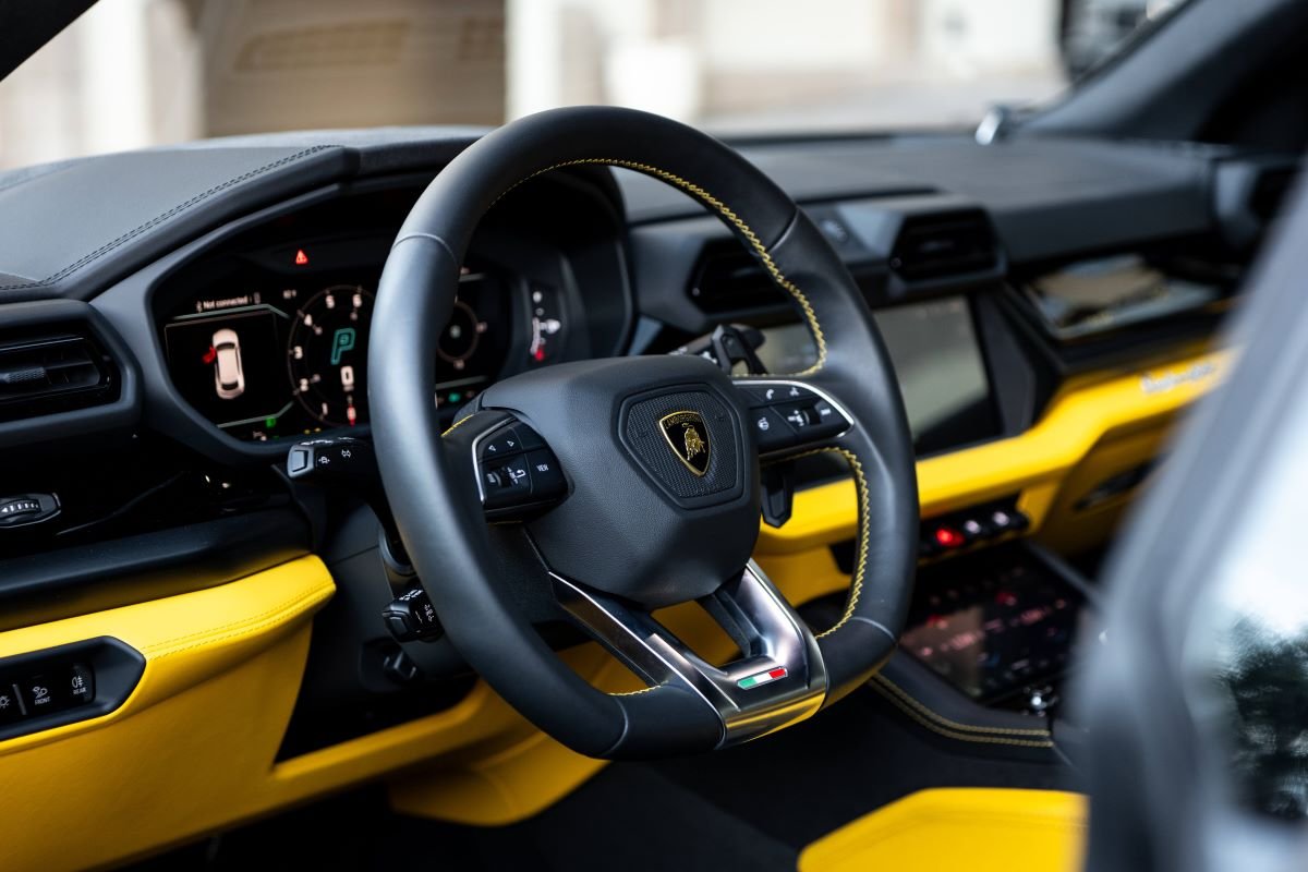 Lamborghini Urus SE 2025 for Rent in LA Lamborghini Urus SE 2025 for Rent in LA