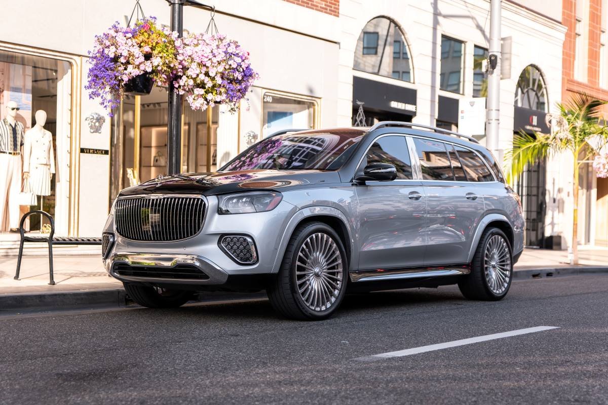 Mercedes GLS Maybach GLS 600 Rental in Los Angeles