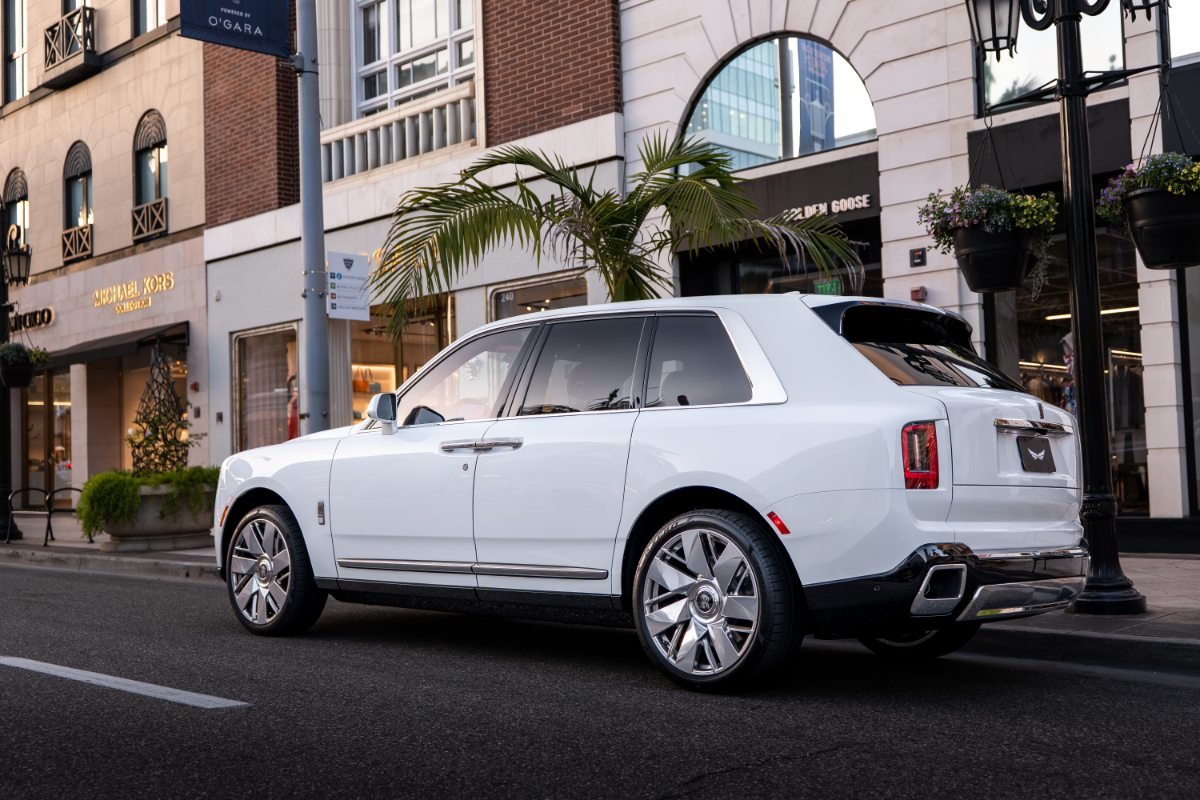 Rolls Royce Cullinan rental in Los Angeles