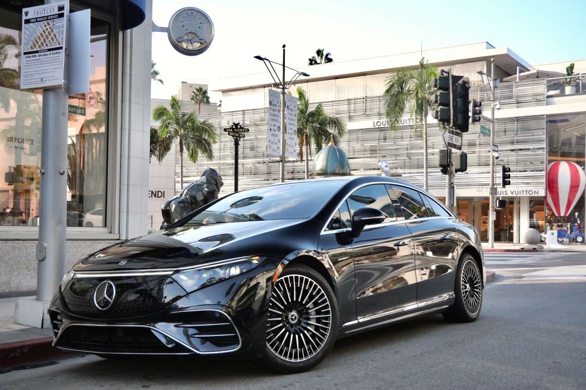 Mercedes-Benz EQS 450 for rent in Los Angeles Mercedes-Benz EQS 450 for rent in Los Angeles