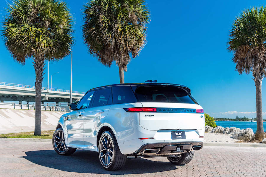 Rent a White Range Rover Sport Dynamic