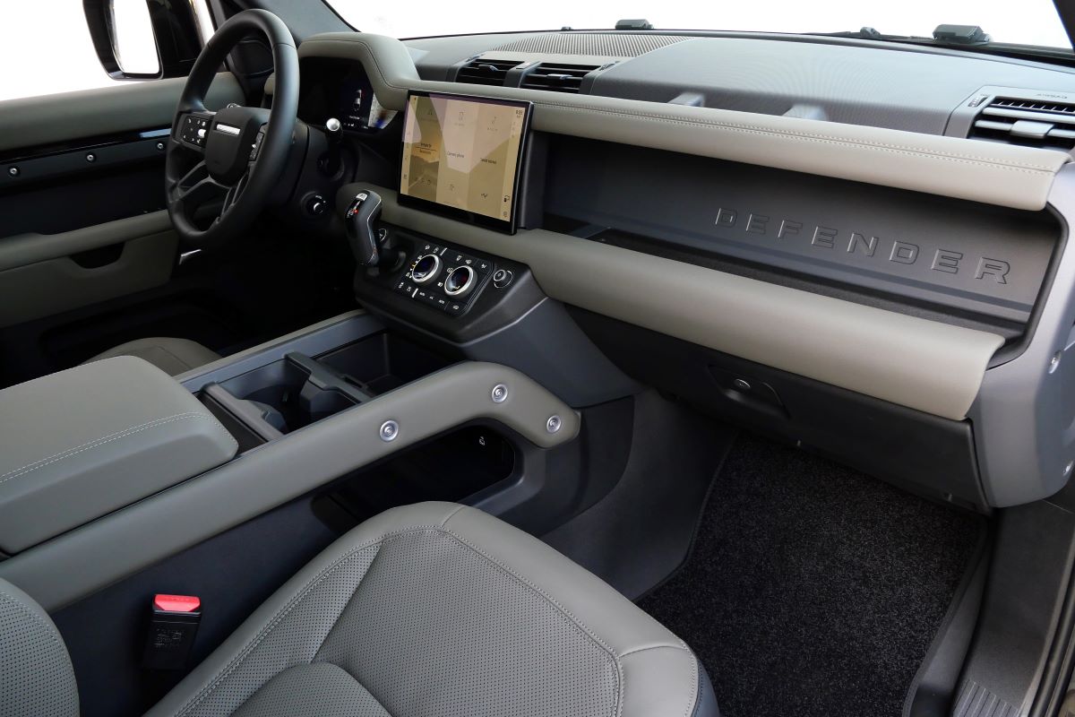 Range Rover Defender X-Dynamic 2025 for Rent in Los Angeles Range Rover Defender X-Dynamic 2025 for Rent in Los Angeles