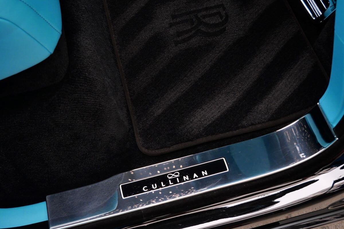 2025 Rolls-Royce Cullinan Black Badge in LA For Rent