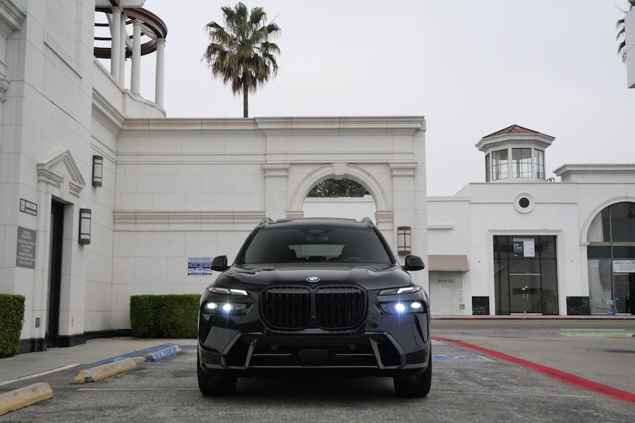 BMW X7 40i 2024 for Rental in LA