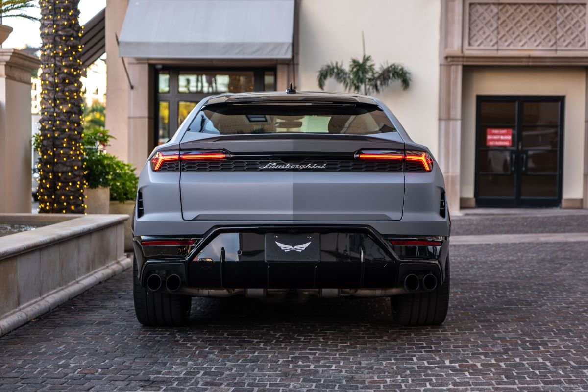 Rent a Lamborghini Urus SE 2025 in LA Rent a Lamborghini Urus SE 2025 in LA