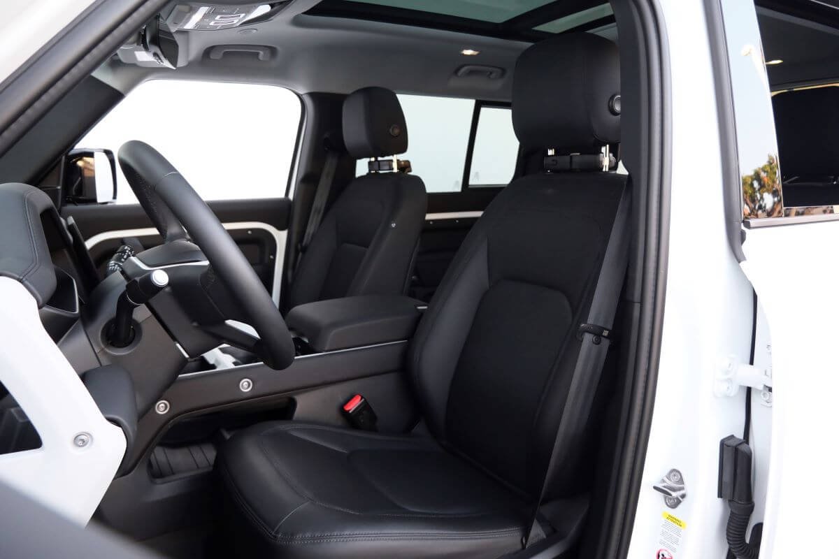 Rent a Range Rover Defender 2025 in LA