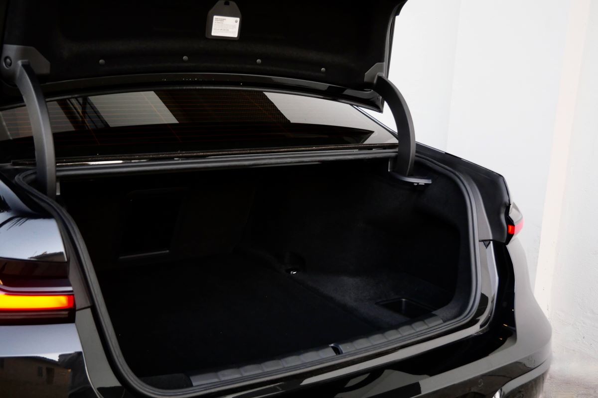BMW i7 xDrive60 2024 for rent in los angeles