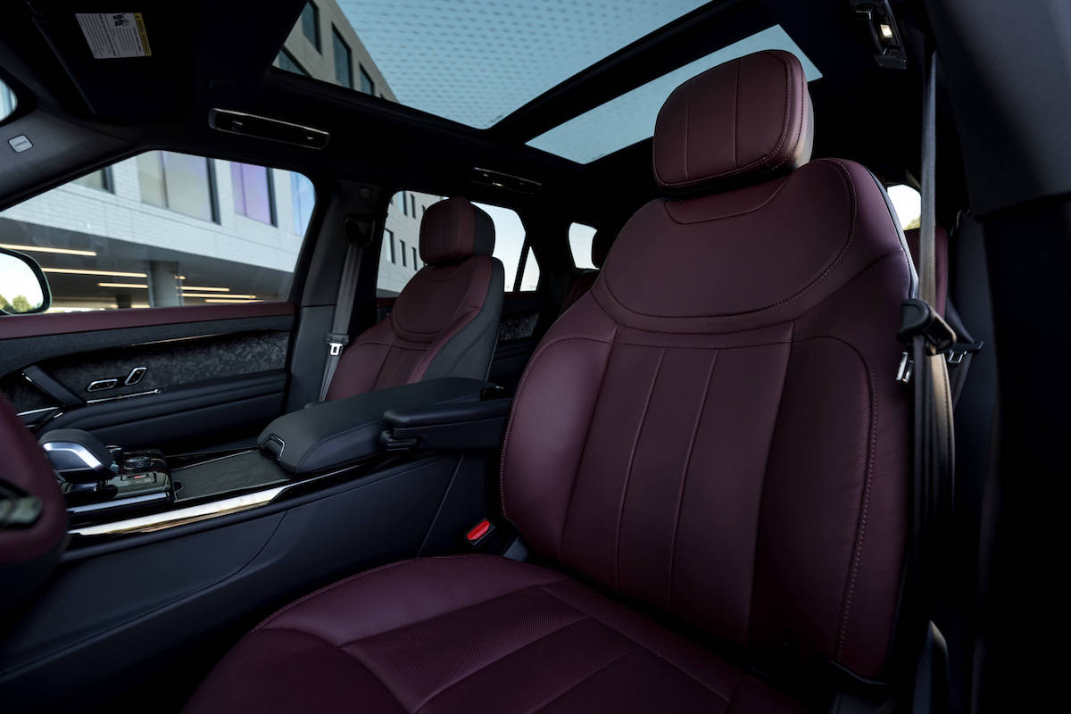 Rent A White Range Rover sport Dynamic Los Angeles