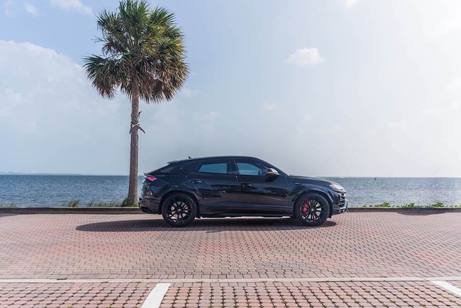 Black Lamborghini Urus