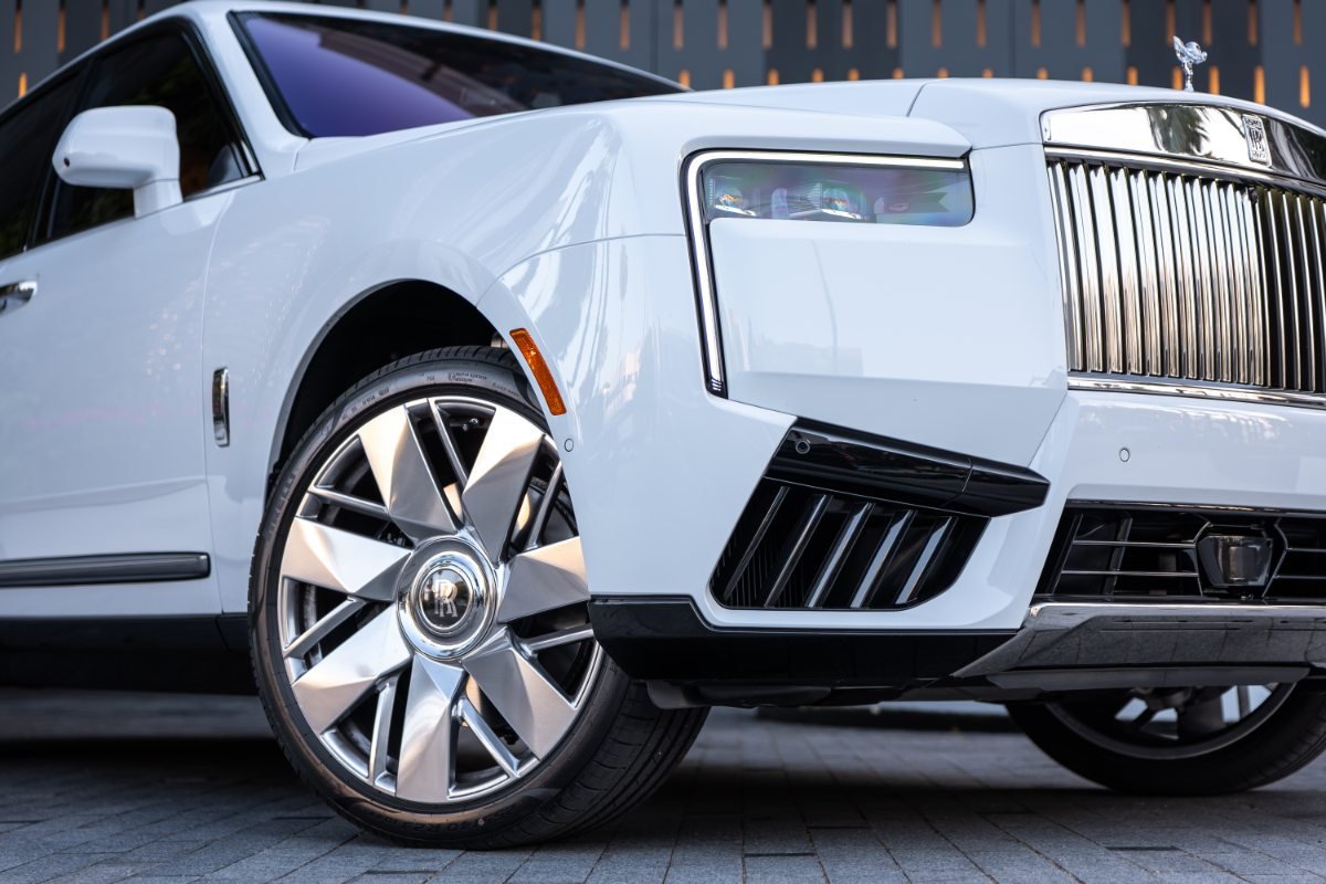 Rolls Royce Cullinan rental in Los Angeles