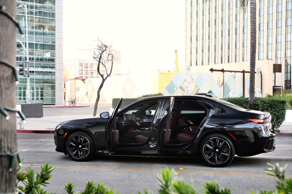 BMW i7 xDrive60 2024 rental Los Angeles