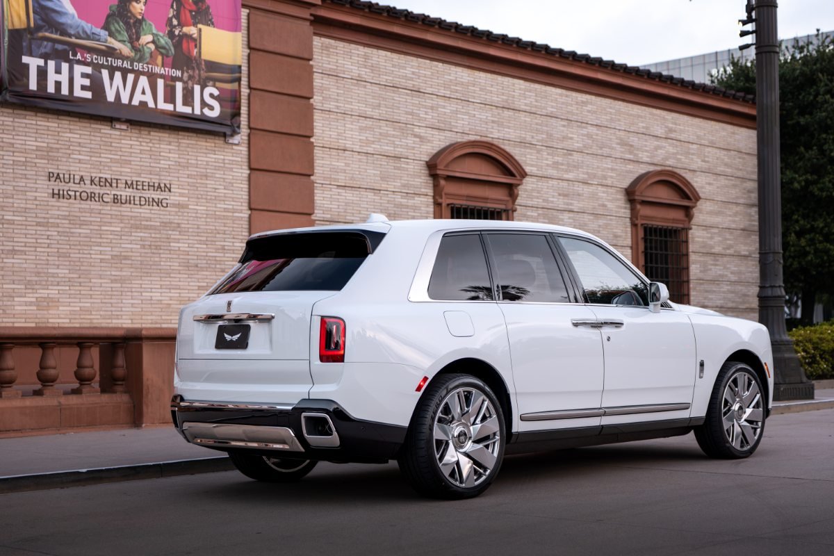 Rolls Royce Cullinan rental in Los Angeles