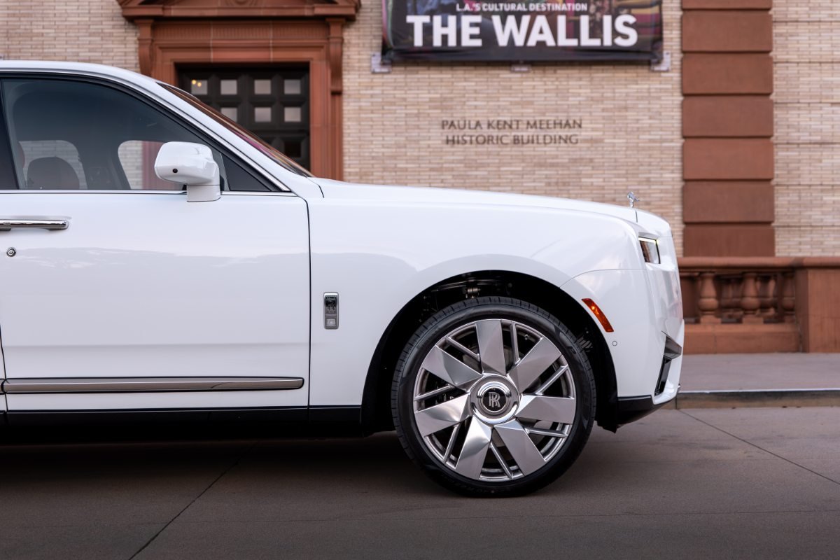 Rolls Royce Cullinan rental in Los Angeles