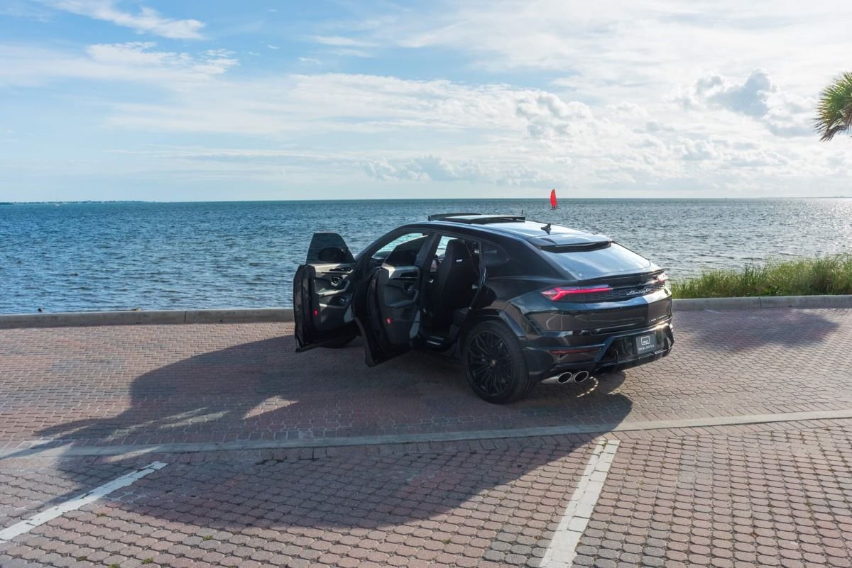 Lamborghini Urus SE rental in miami