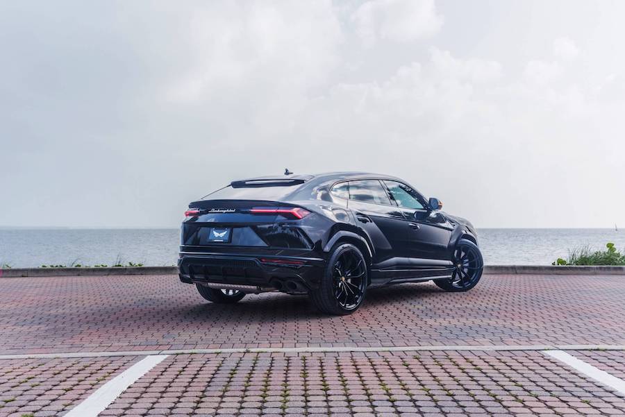 Rent Lamborghini Urus in Miami