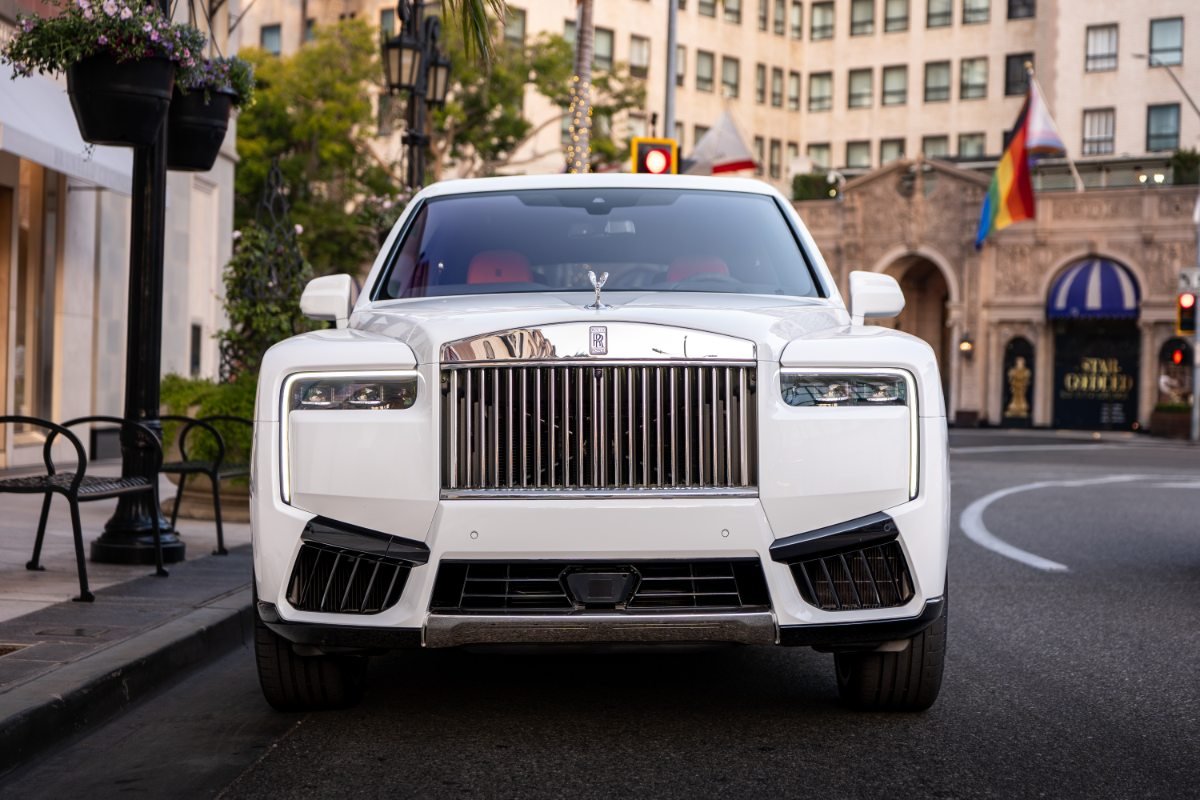 Rolls Royce Cullinan rental in Los Angeles