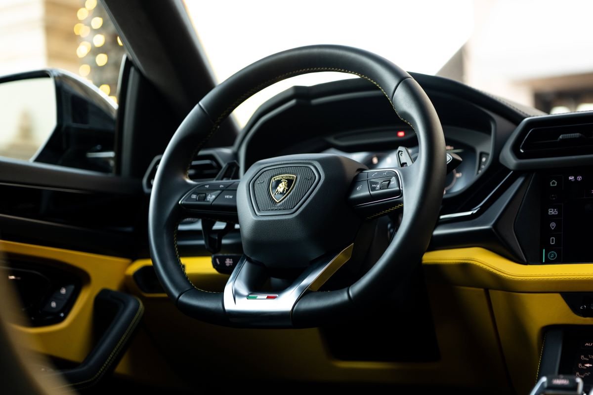 Lamborghini Urus SE 2025 Rental in LA Lamborghini Urus SE 2025 Rental in LA