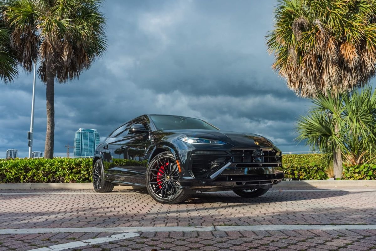 Lamborghini Urus SE rental in miami