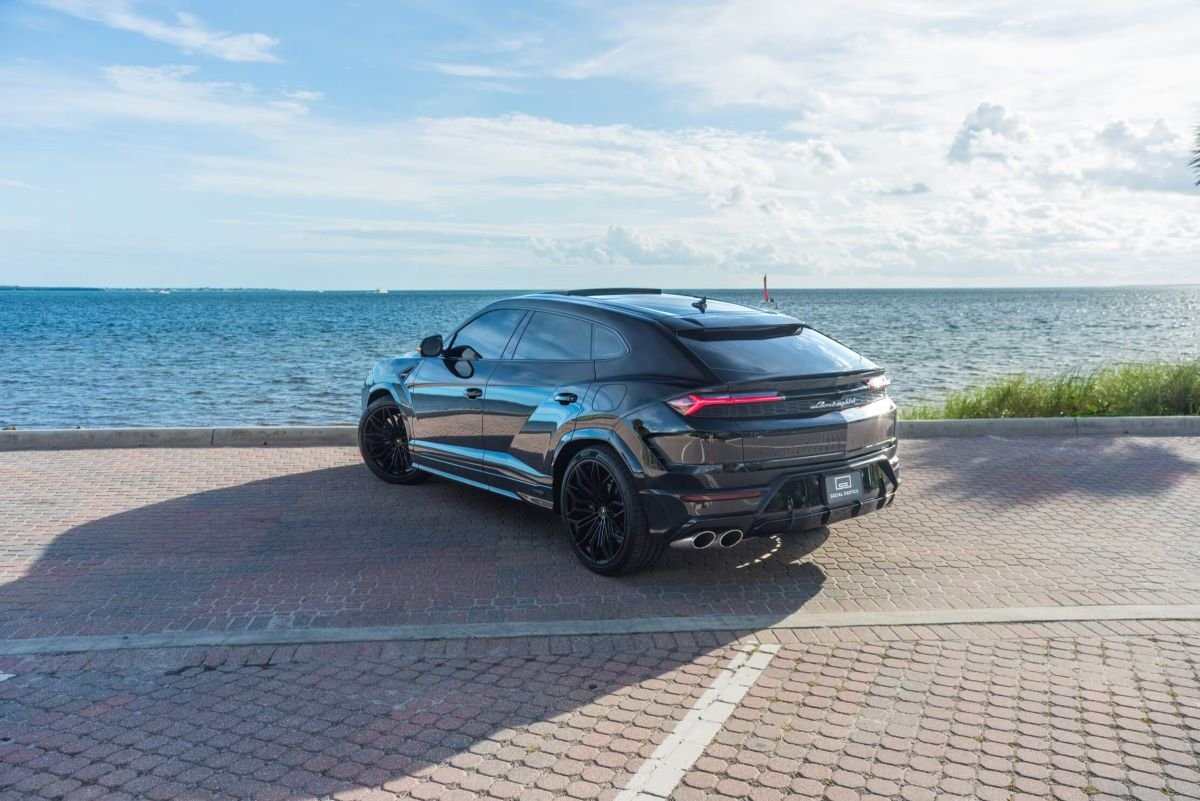 Lamborghini Urus SE rental in miami