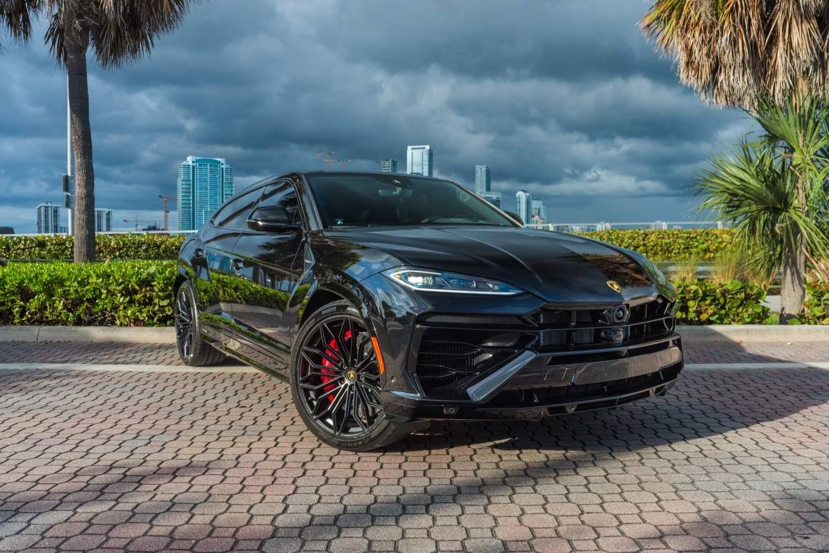 Lamborghini Urus SE rental in miami