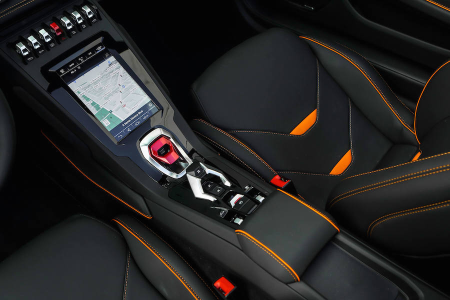 Rent a Lamborghini Huracan EVO Spyder