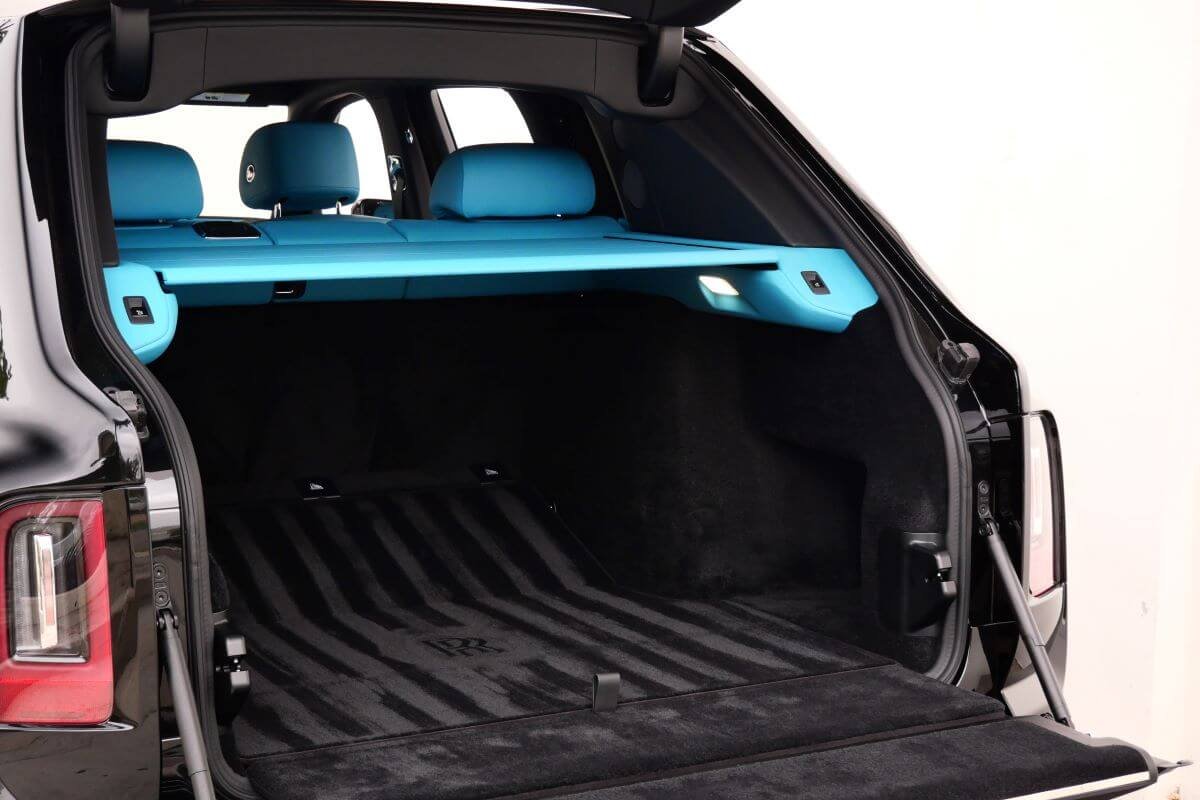 2025 Rolls-Royce Cullinan Black Badge in LA For Rent