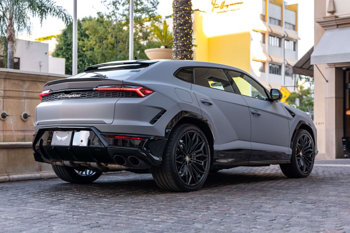 Rent a Lamborghini Urus SE 2025 in LA Rent a Lamborghini Urus SE 2025 in LA