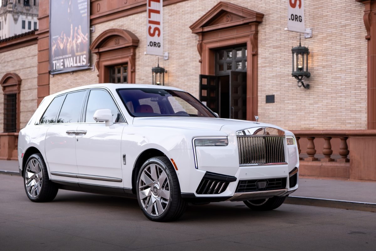 Rolls Royce Cullinan rental in Los Angeles