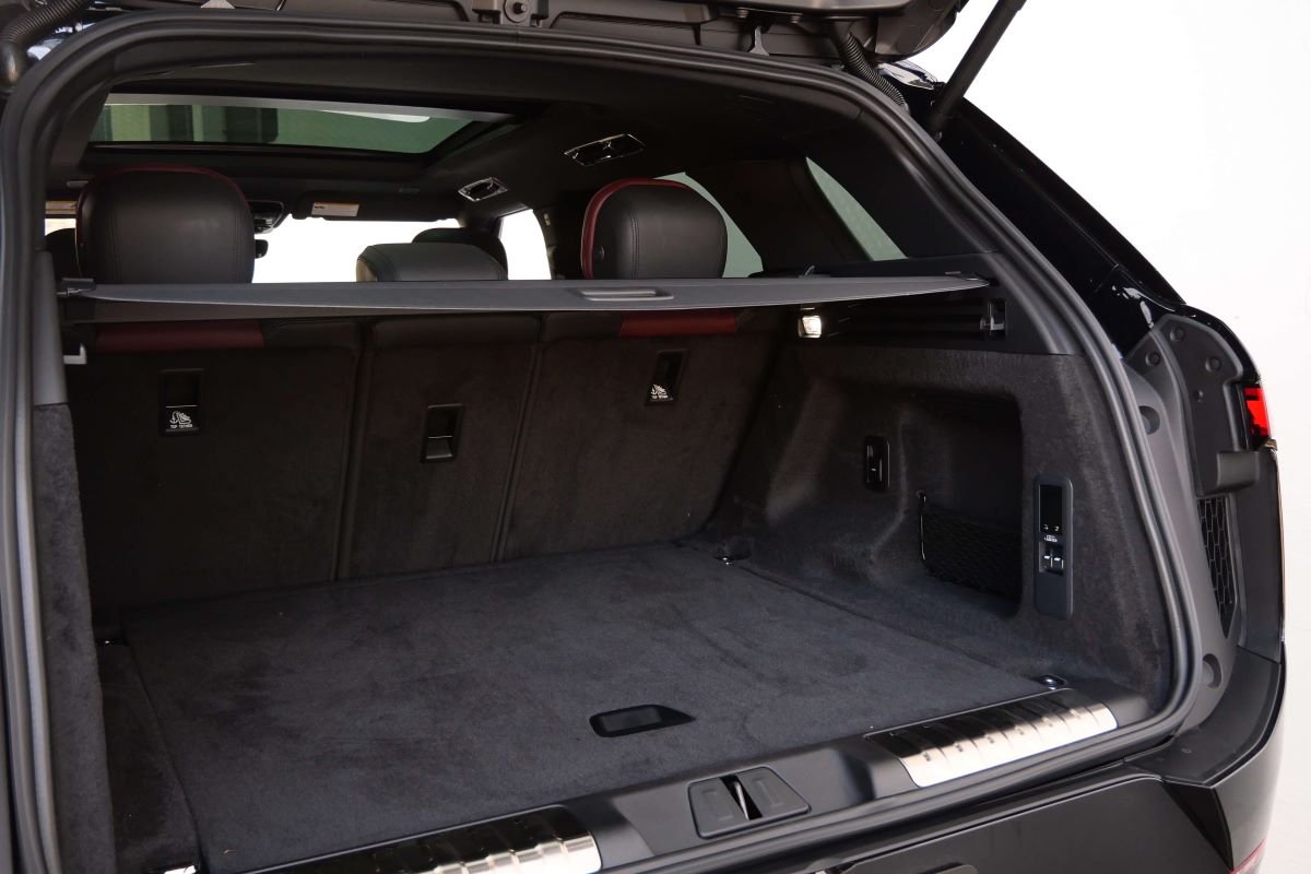 Range Rover Sport Dynamic 2025 for rent in Los Angeles