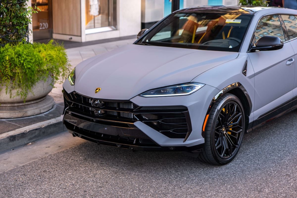 Lamborghini Urus SE 2025 for Rent in Los Angeles Lamborghini Urus SE 2025 for Rent in Los Angeles