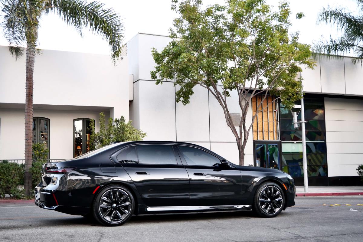 BMW i7 xDrive60 2024 rental Los Angeles