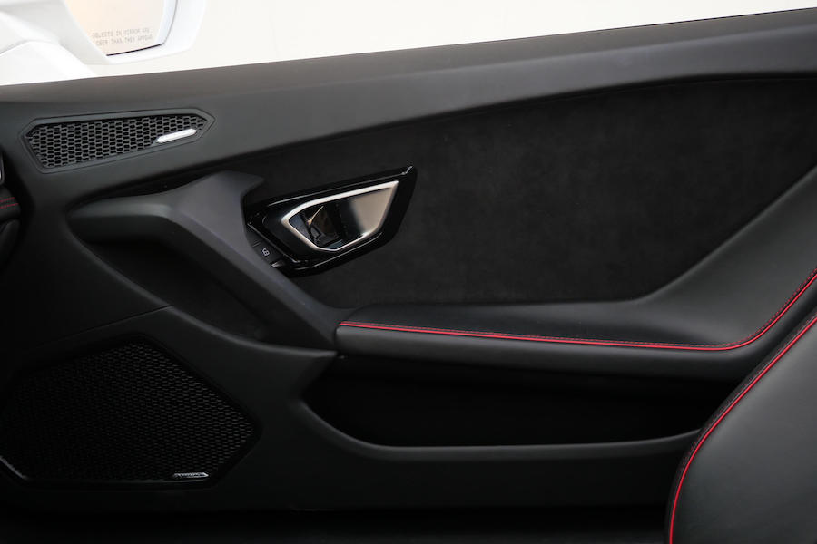 Rent Lamborghini Huracan EVO Spyder in a LA