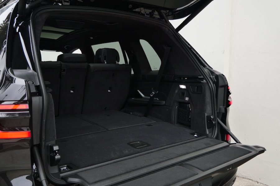 Rent a BMW X7 40i 2024 in Los Angeles