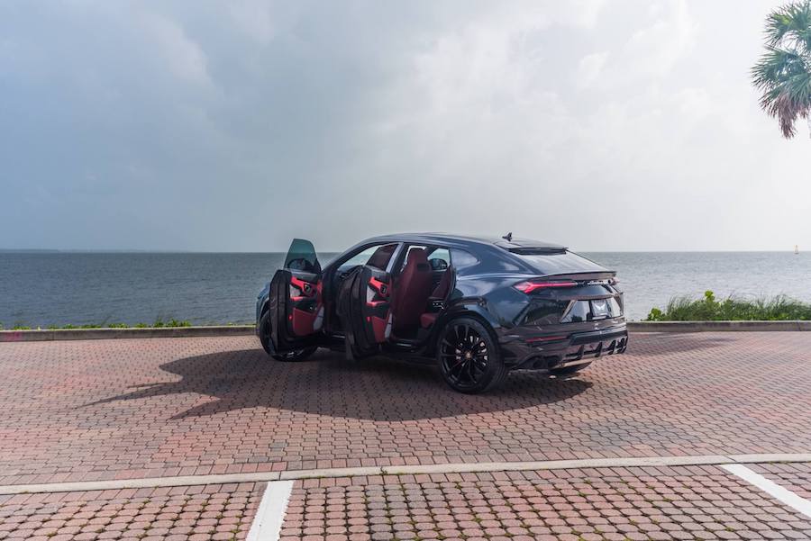 Rent Lamborghini Urus Miami