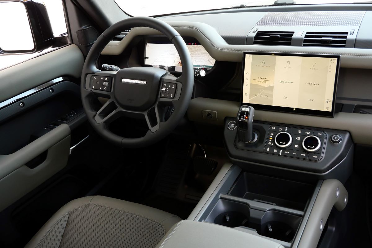 Range Rover Defender X-Dynamic 2025 Rental in LA Range Rover Defender X-Dynamic 2025 Rental in LA