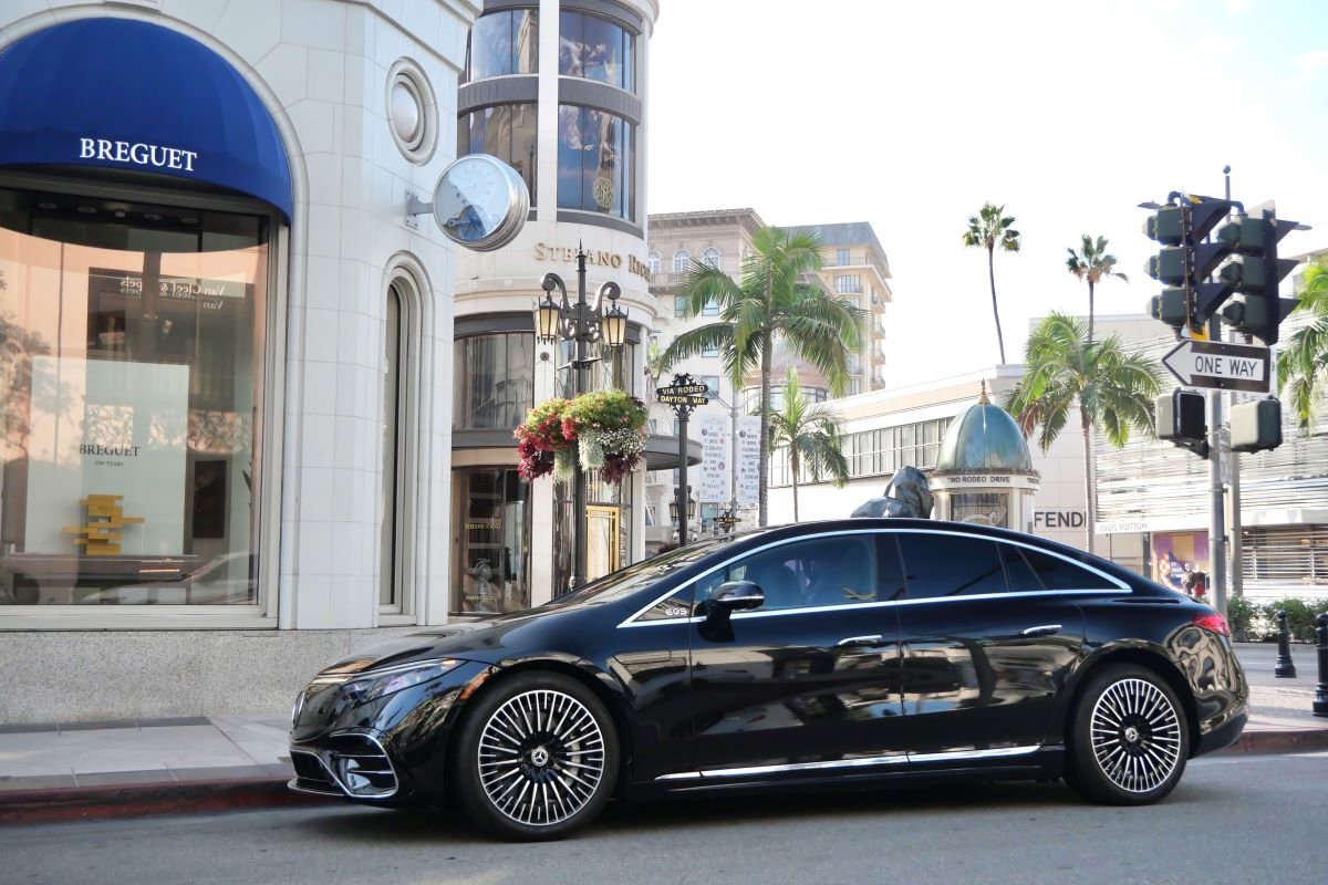 Mercedes-Benz EQS 450 for rent in Los Angeles Mercedes-Benz EQS 450 for rent in Los Angeles