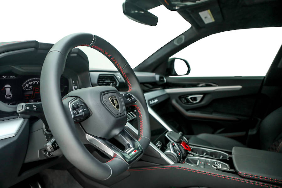 lamborghini urus rental LA