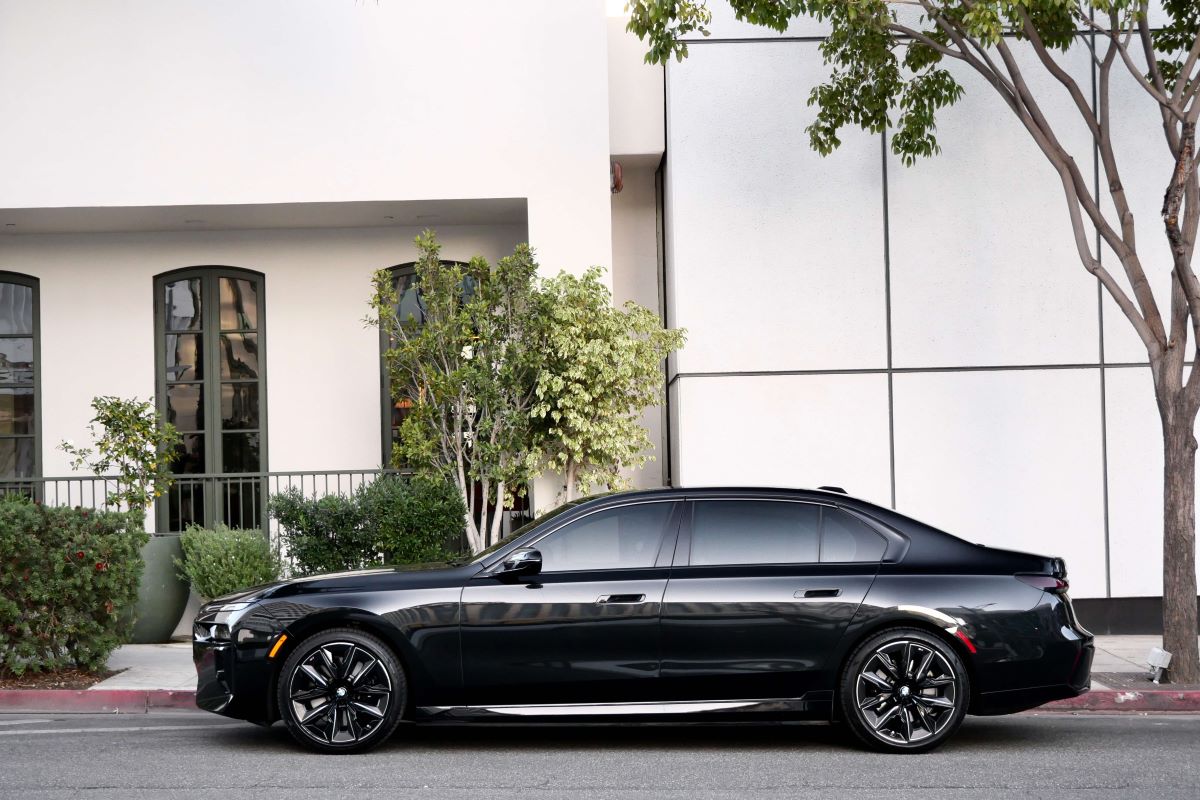 BMW i7 xDrive60 2024 for rent in los angeles