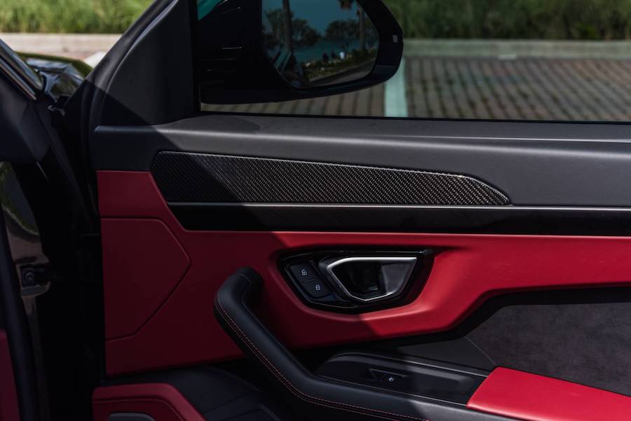 Lamborghini Urus For Rent in Miami