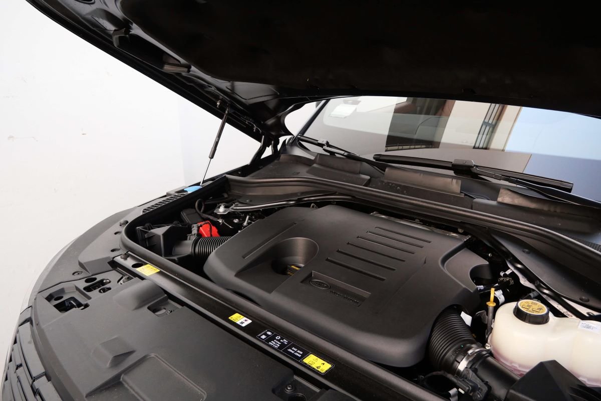 Range Rover Sport Dynamic 2025 for rent in Los Angeles