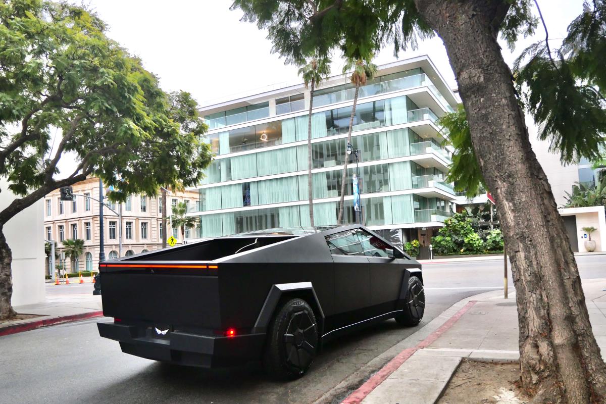 Tesla Cyberbeast 2024 Rental in LA