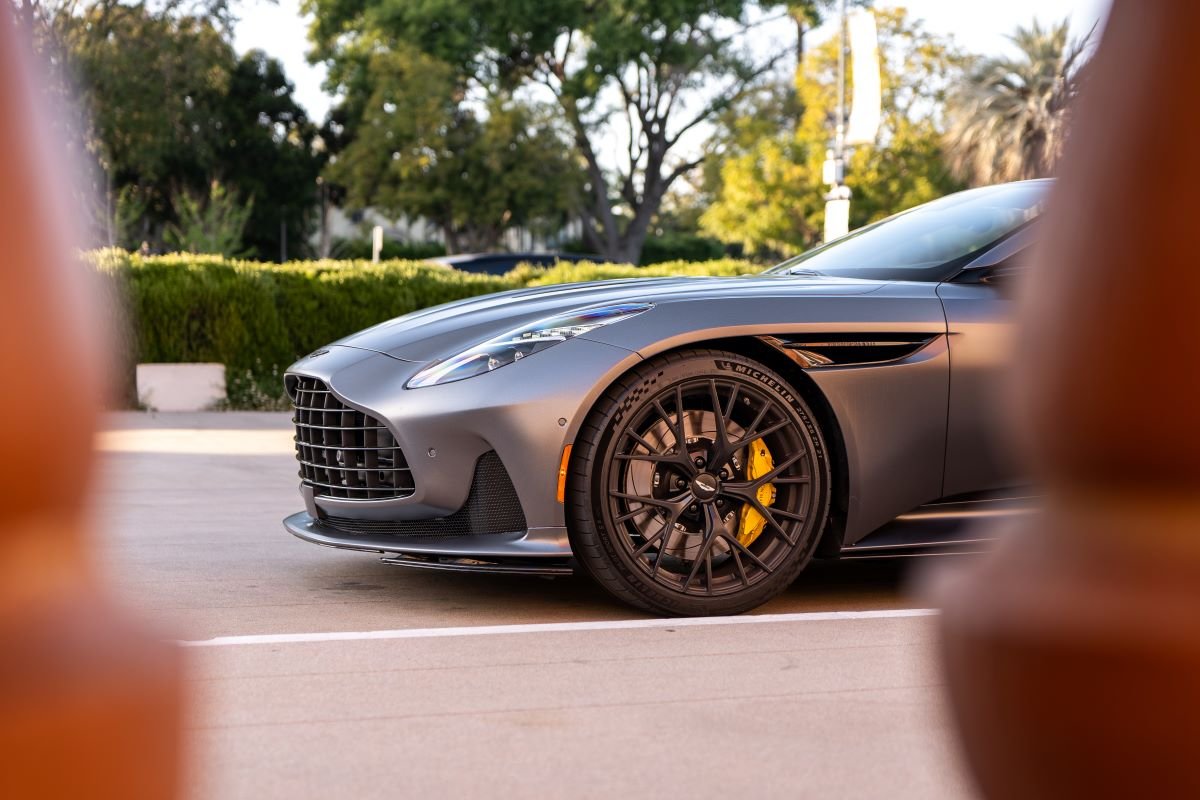 Rent a Aston Martin DB 12 Volante 2025 in Los Angeles Rent a Aston Martin DB 12 Volante 2025 in Los Angeles