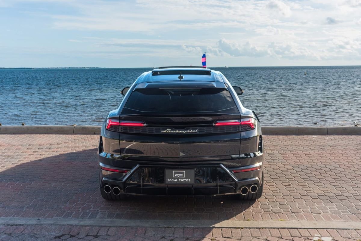 Lamborghini Urus SE rental in miami